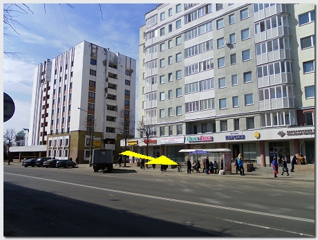 Вход в здание, где расположен стоматологический кабинет