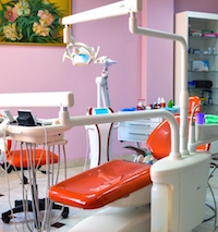 Врач-стоматолог за работой стоматология в могилеве